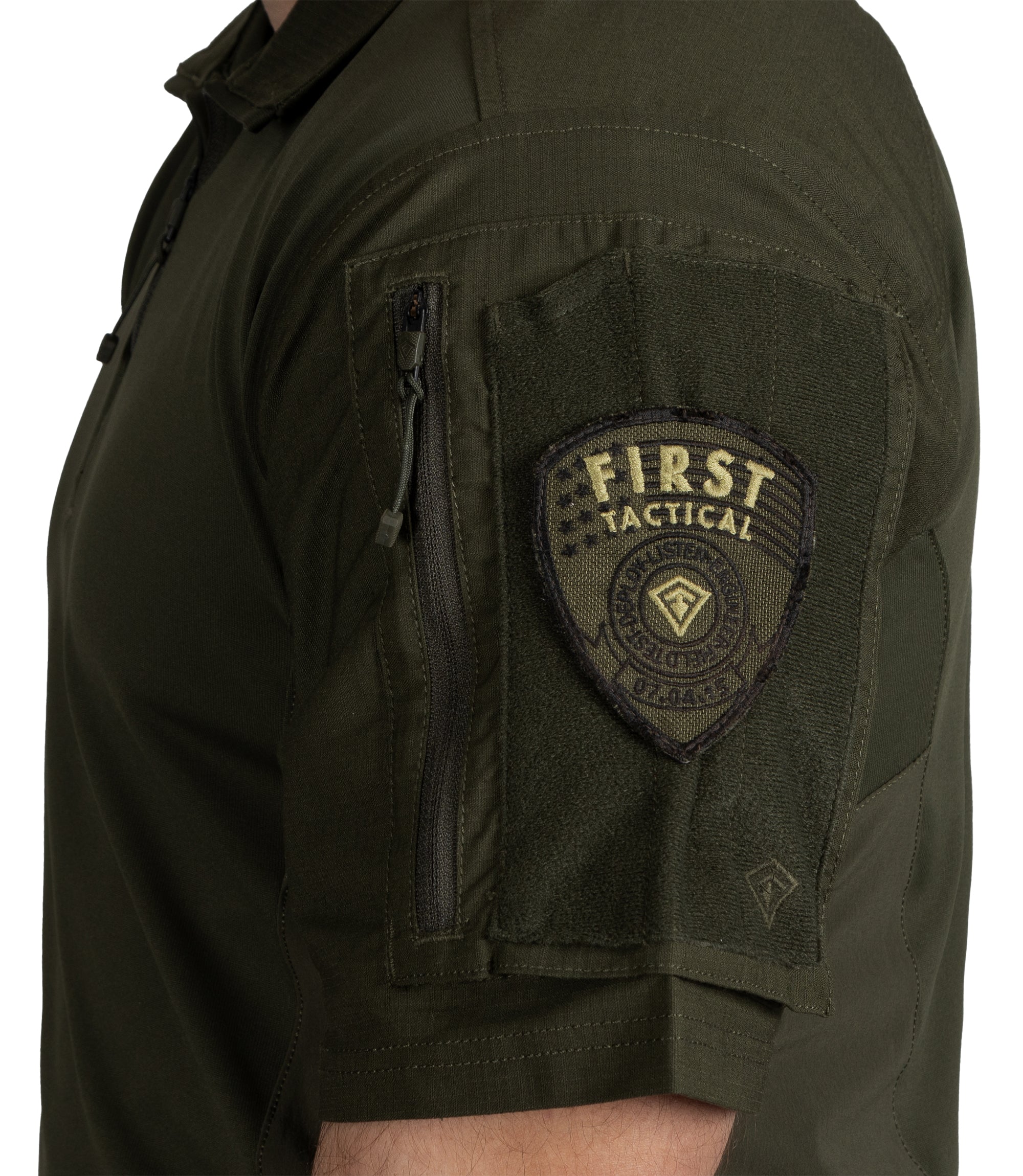 Close Up of Oversized Pocket on Defender Short Sleeve Shirt in OD Green |color_OD Green