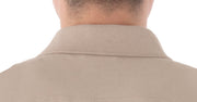 Le panneau en maille tricotée intégré est placé à l'arrière du col, offrant une ventilation pour vous garder à l'aise pendant que vous restez en mouvement.
