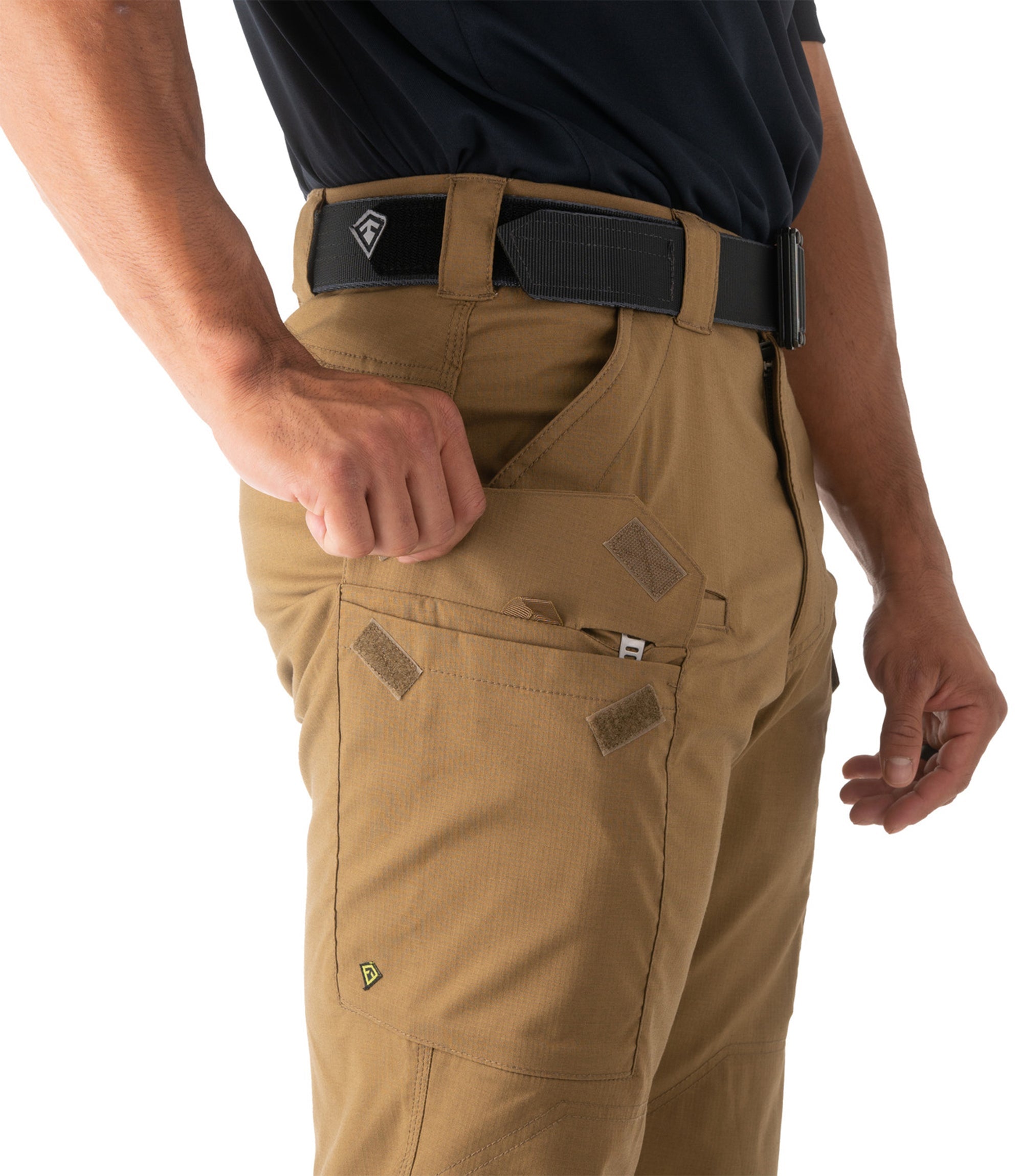 Open pocket of Mens V2 Tactical Pants in Coyote Brown |color_coyote brown