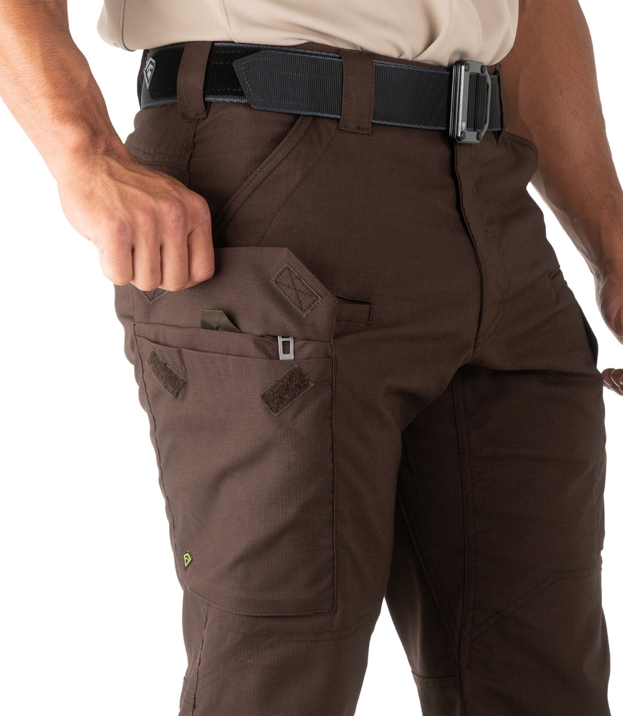 Open pocket of Mens V2 Tactical Pants in Kodiak Brown |color_kodiak brown