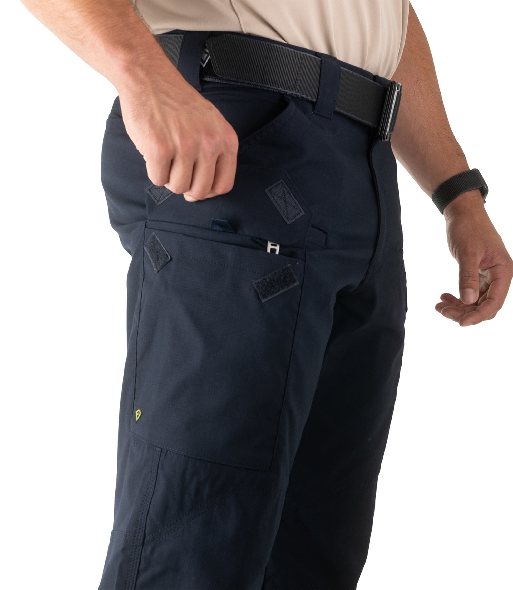 Open pocket of Mens V2 Tactical Pants in Midnight Navy |color_midnight navy