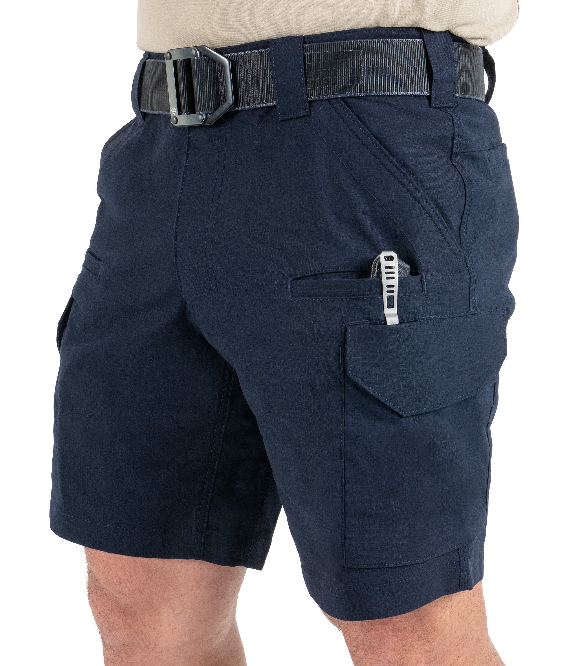 Closeup view of clip garage securing knife clip and flap cargo pocket of Men's V2 Tactical Short in Midnight Navy|color_midnight navy
