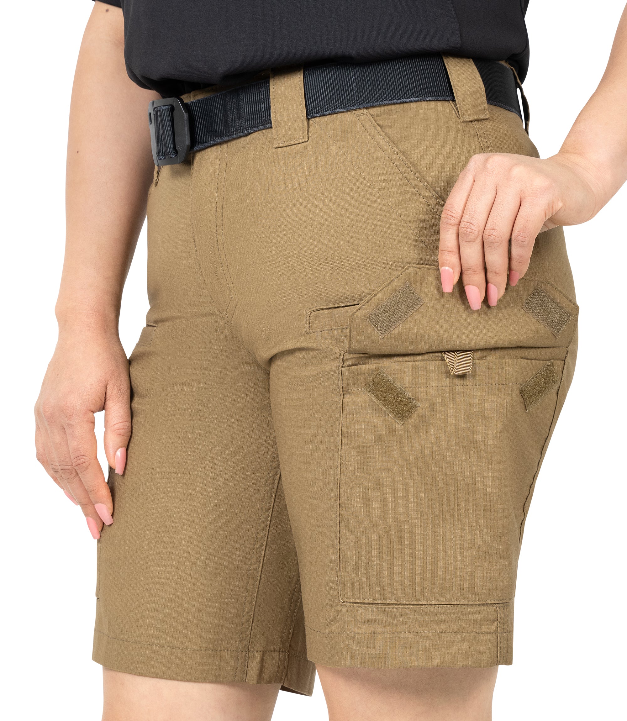 Close-up view of opened cargo pocket |color_coyote brown