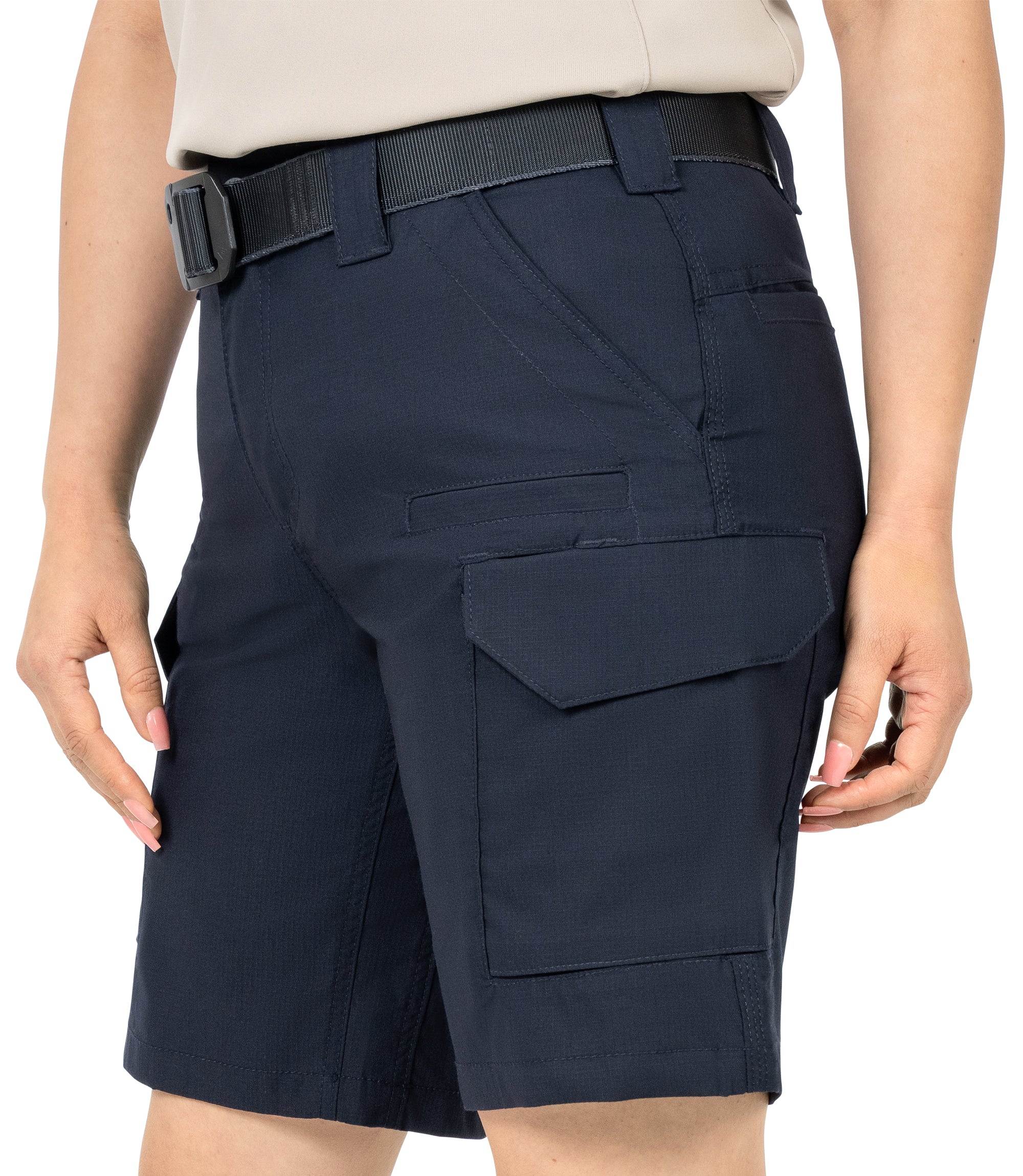 Close-up view of side pockets |color_midnight navy