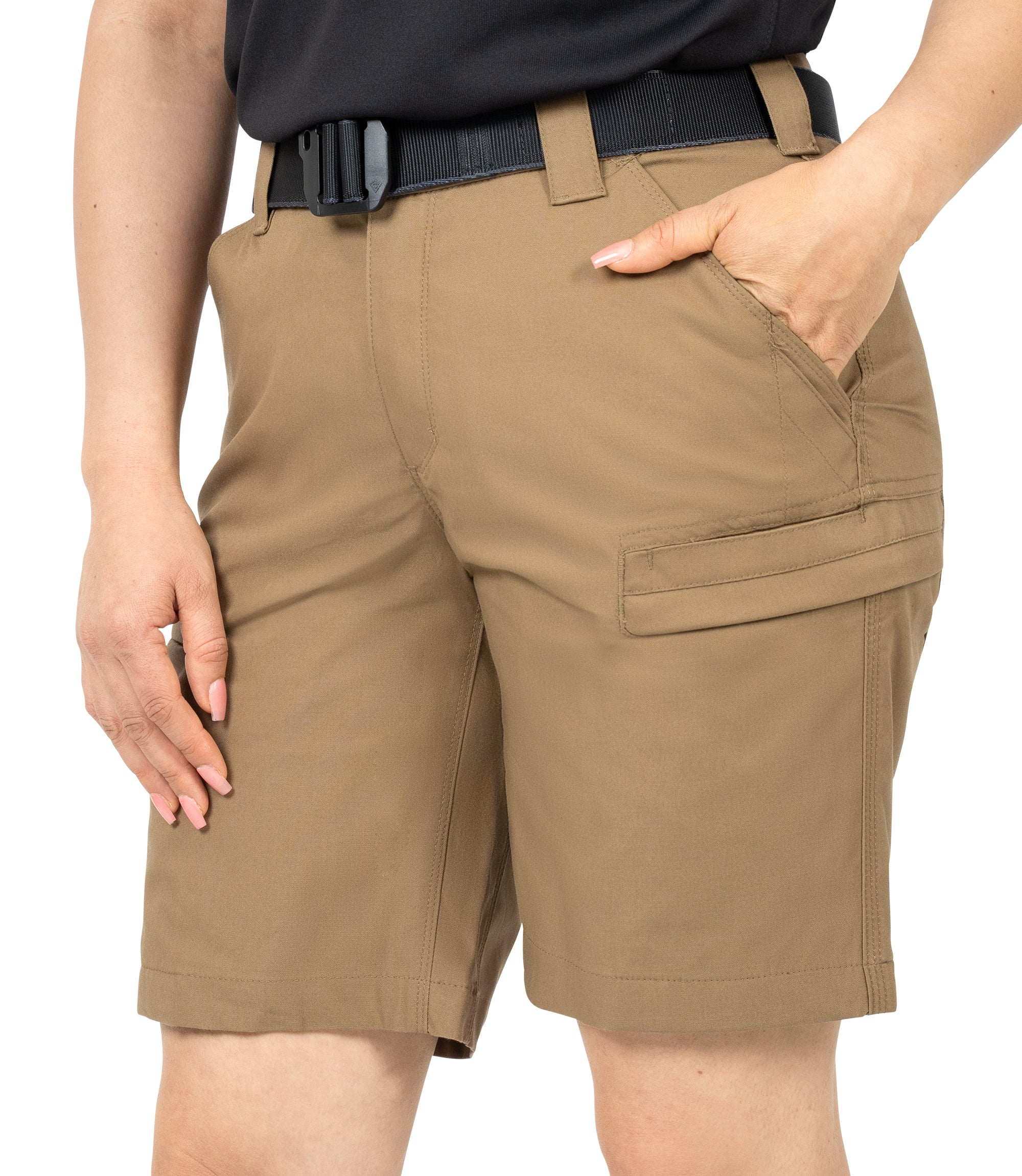 Close-up view of side pockets |color_coyote brown
