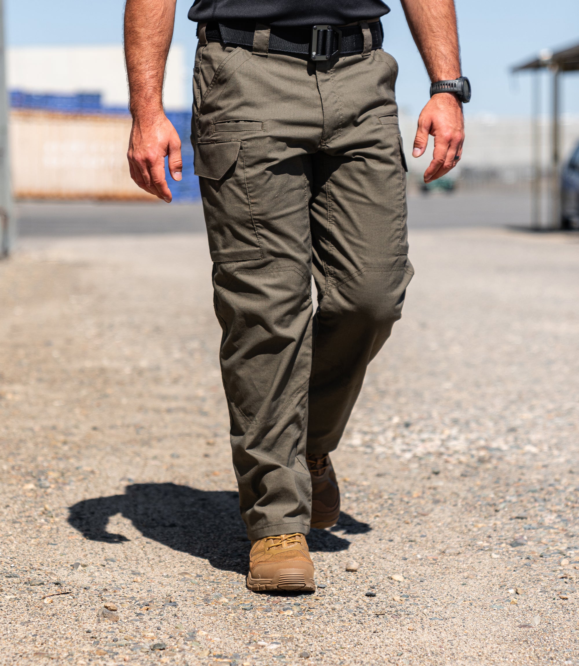 Lifestyle Photo of Men's 5" Operator Boot in Coyote|color_coyote