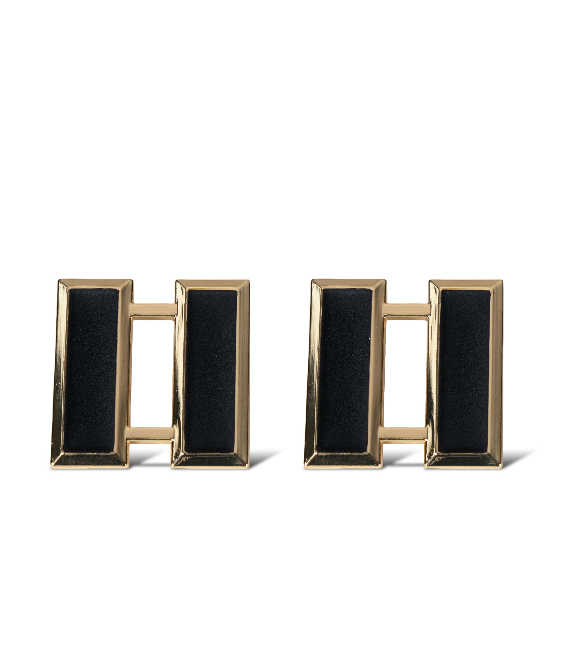 Photo of complex captain collar pin in the color black with gold rims