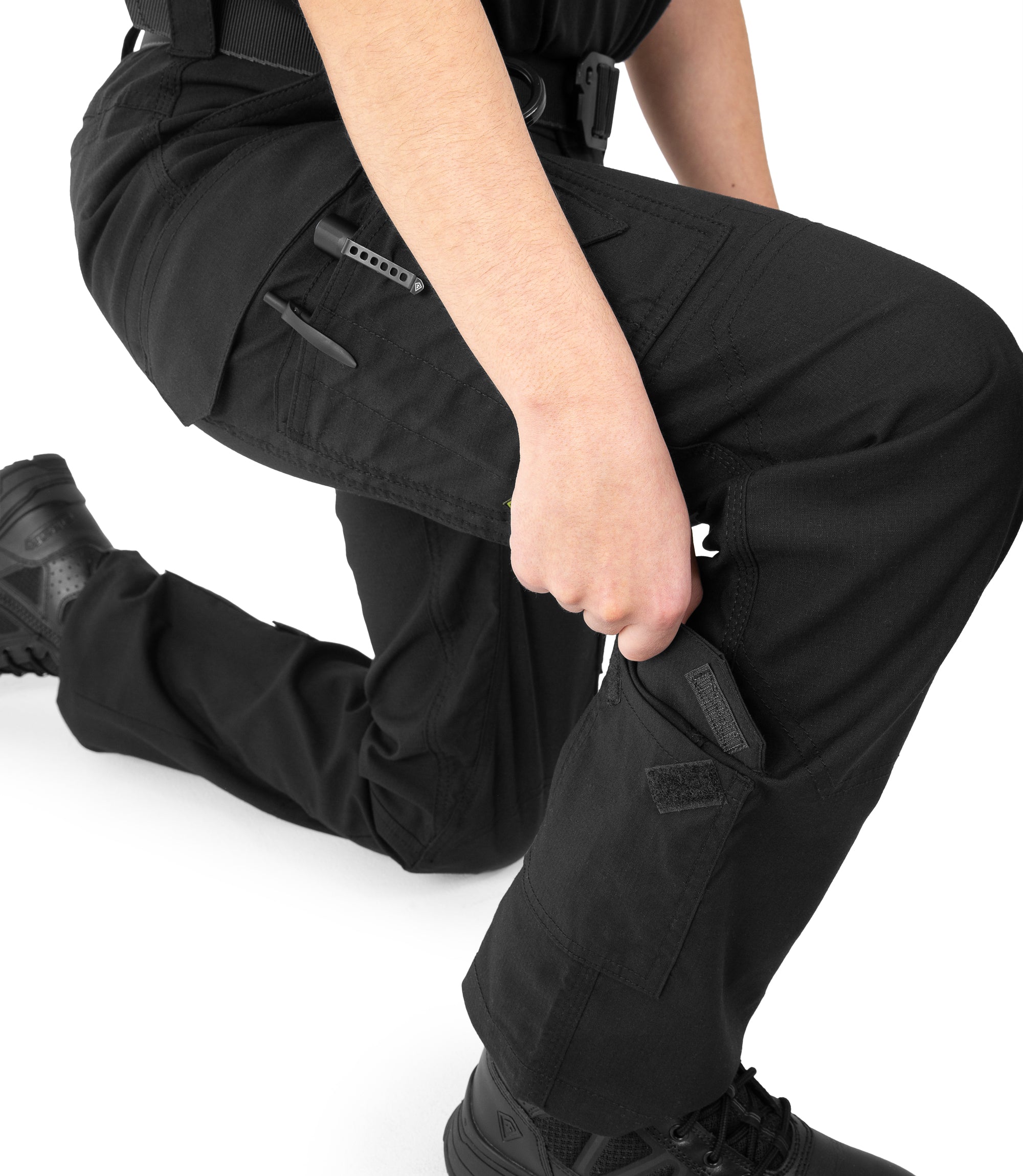 Open Ankle Pocket of Women's V2 EMS Pant in Black |color_black