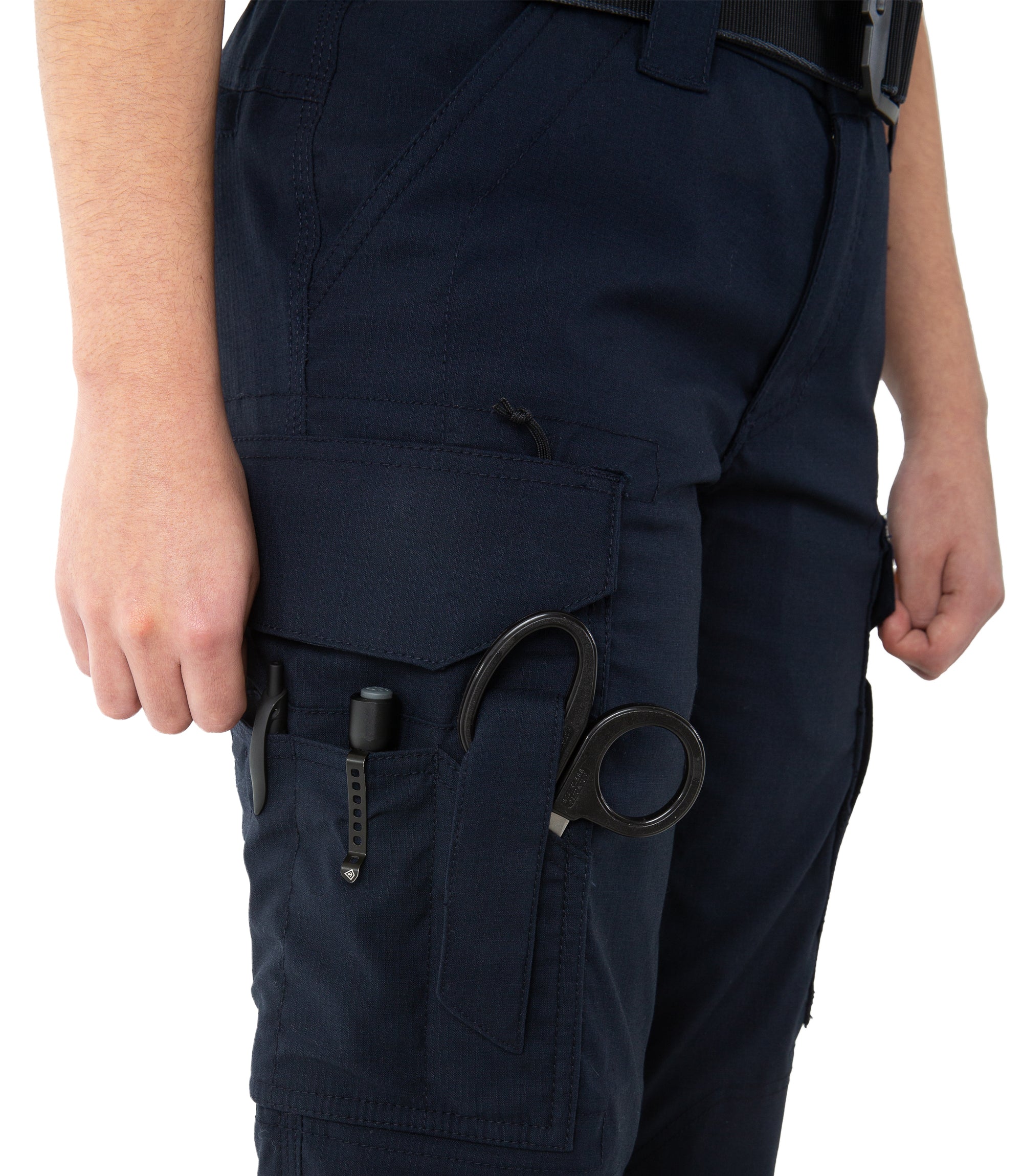Closed Pocket of Women's V2 EMS Pant in Midnight Navy |color_midnight navy