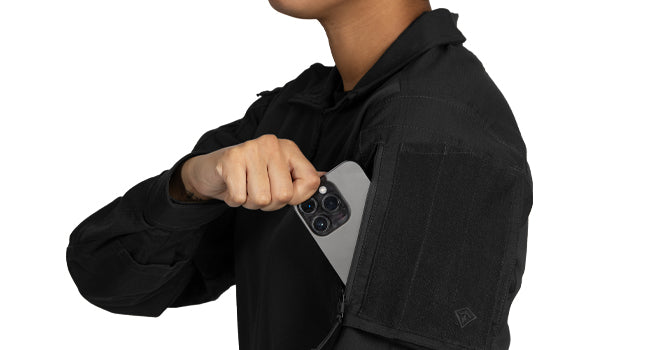 Specialized Pocket on Women's Defender Shirt in Black