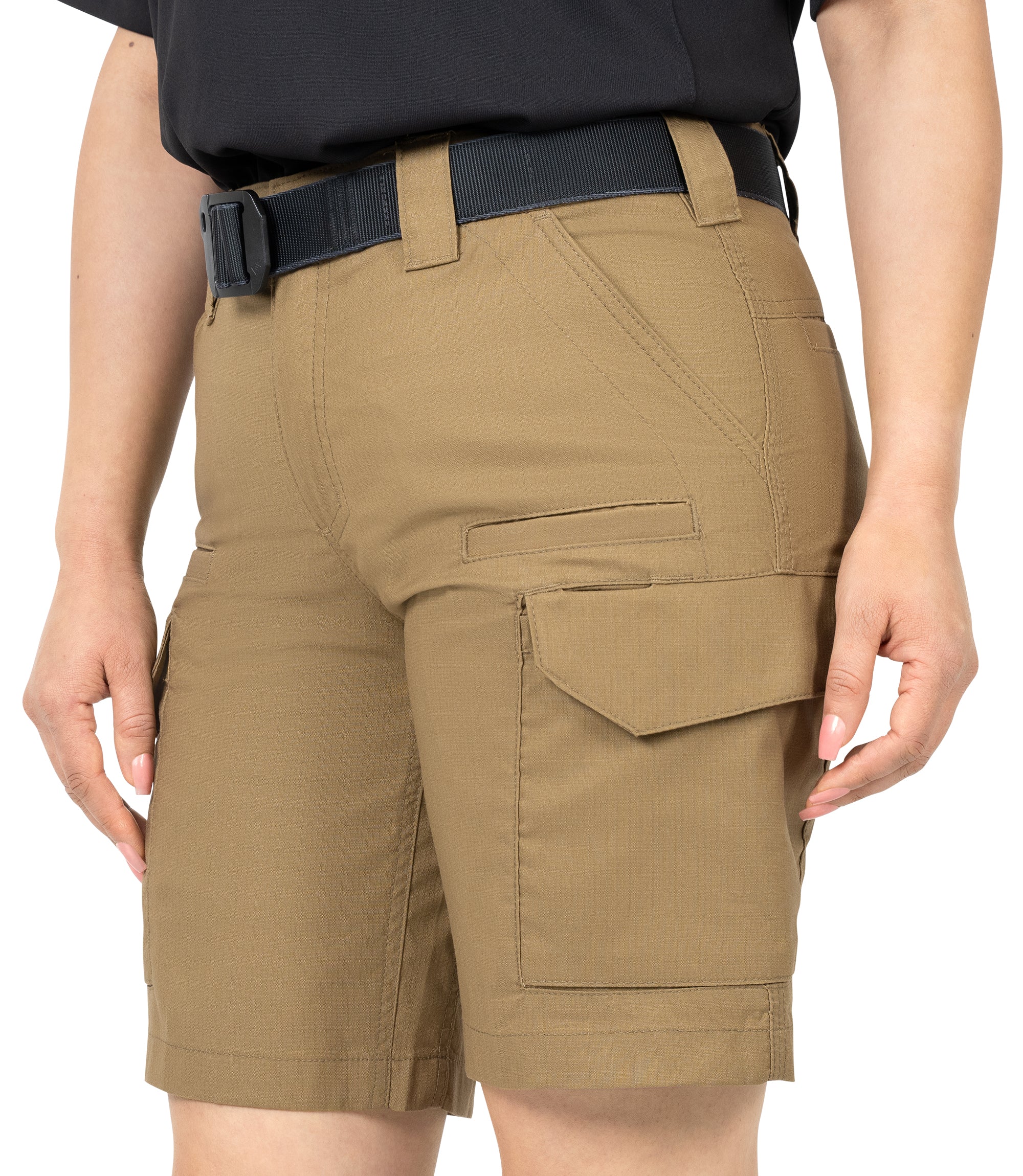 Close-up view of side pockets |color_coyote brown