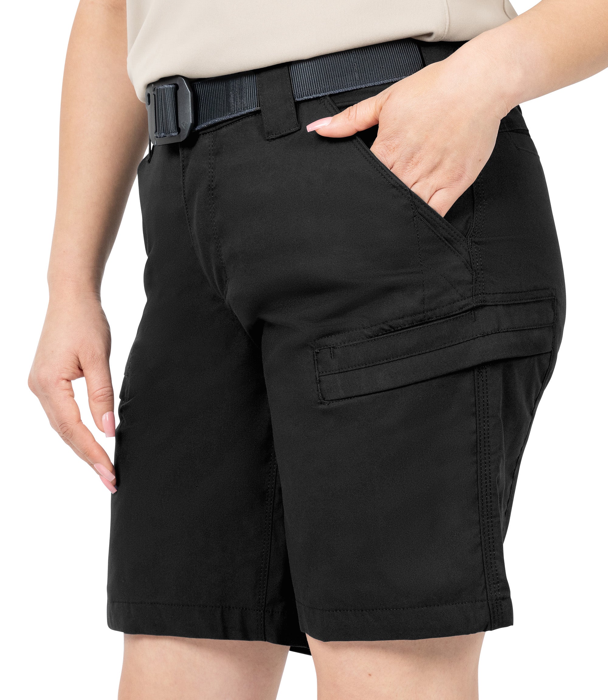Close-up view of side pockets |color_black